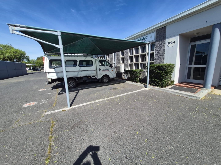 To Let Commercial Property for Rent in Pinelands Western Cape